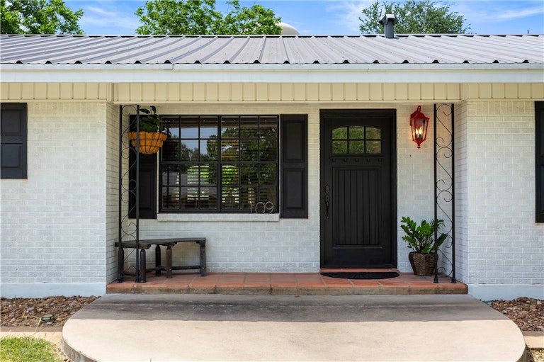 Photo 3 of 26 - 109 Shannon Ln, Georgetown, TX 78628