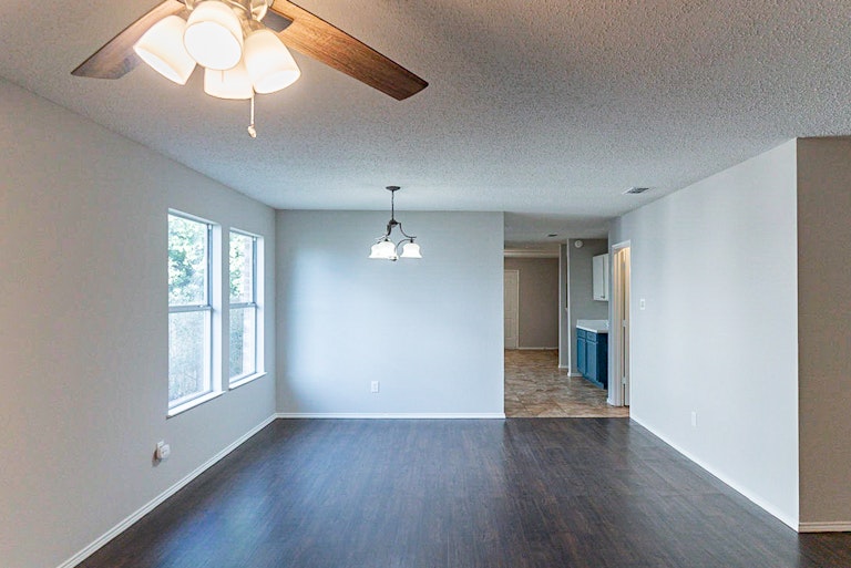 Photo 17 of 34 - 7813 Shoal Bnd, Denton, TX 76210