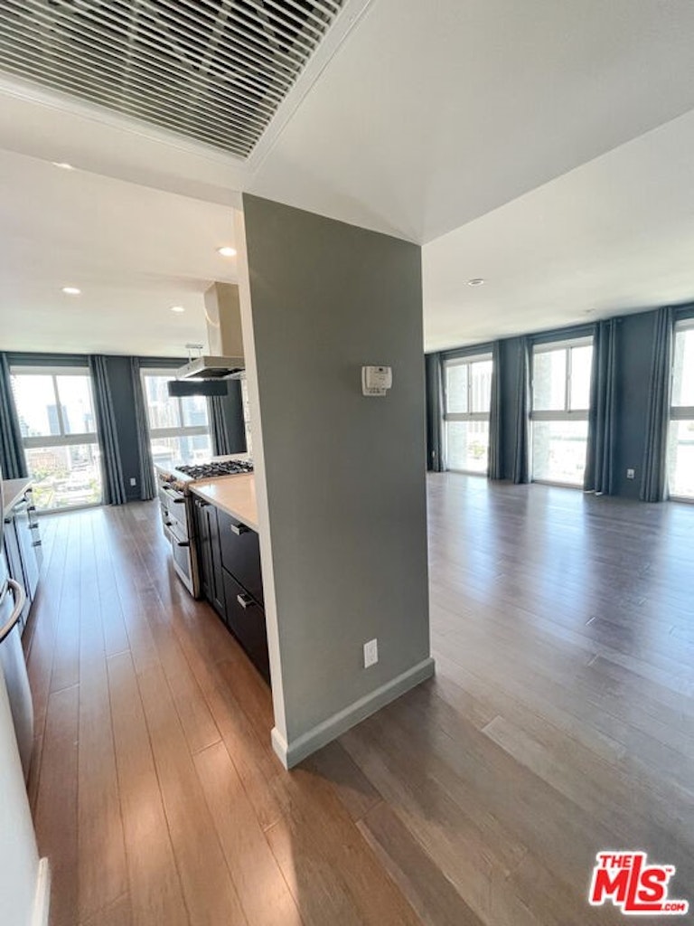Photo 9 of 35 - 800 W 1st St #2008, Los Angeles, CA 90012