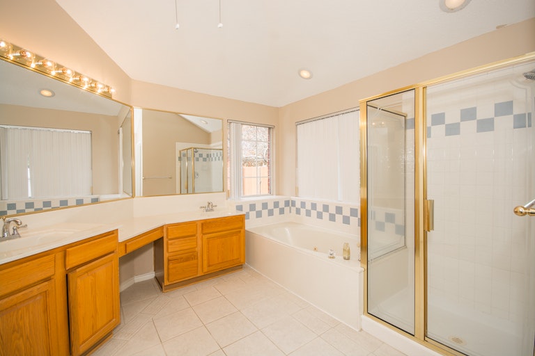 Photo 20 of 30 - 2906 Spartacus Dr, Grand Prairie, TX 75052