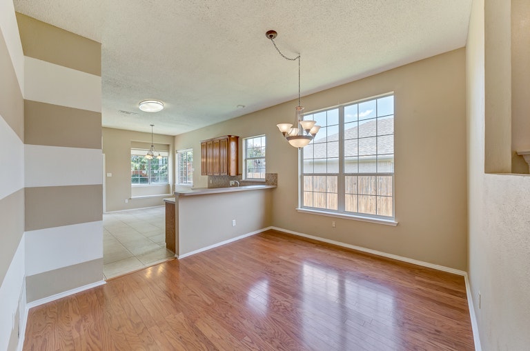Photo 11 of 28 - 8755 Saranac Trl, Fort Worth, TX 76118