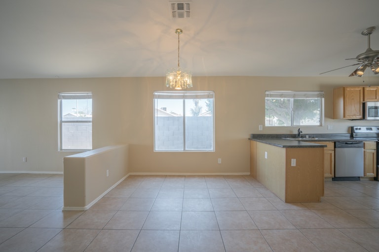 Photo 3 of 22 - 10404 W Pasadena Ave, Glendale, AZ 85307