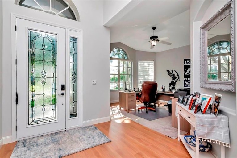 Photo 13 of 72 - 18910 Maisons Dr, Lutz, FL 33558