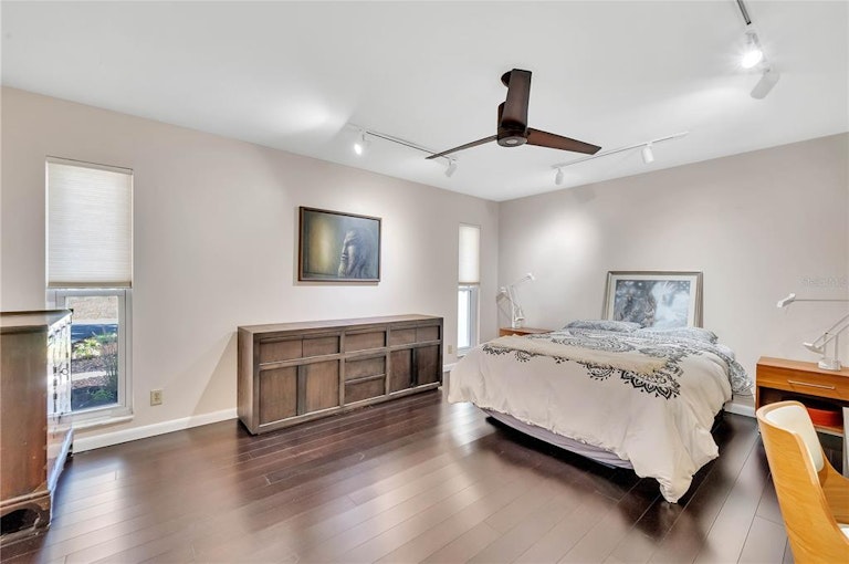 Photo 25 of 45 - 449 S Shore Dr, Osprey, FL 34229