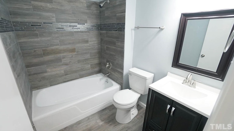 Photo 16 of 37 - 1308 Manovill Pl, Raleigh, NC 27609