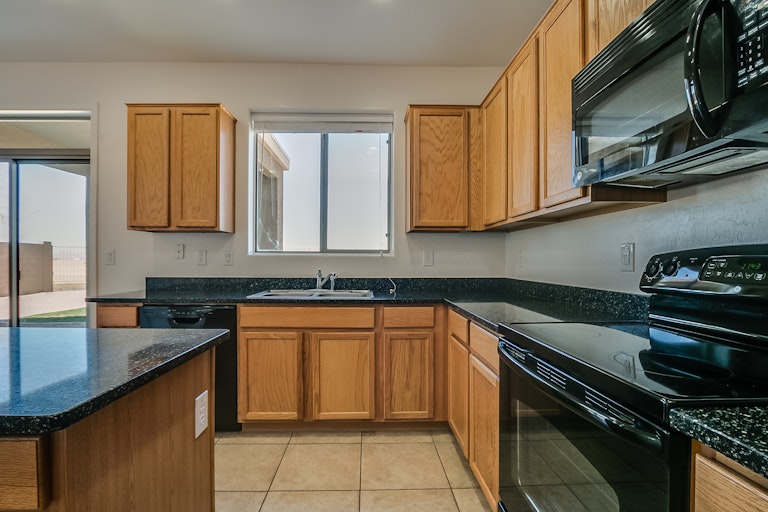 Photo 4 of 39 - 7234 W Alta Vista Rd, Laveen, AZ 85339