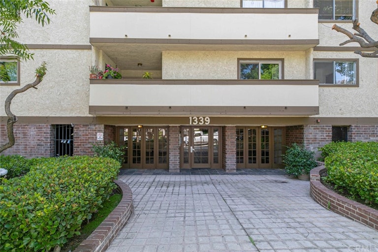 Photo 1 of 48 - 1339 N Columbus Ave, Glendale, CA 91202