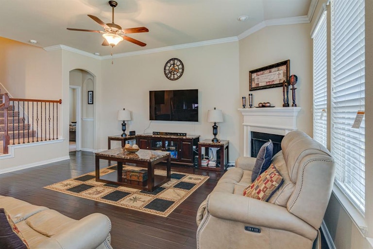 Photo 15 of 40 - 1508 Fallingwater Trl, Haslet, TX 76052