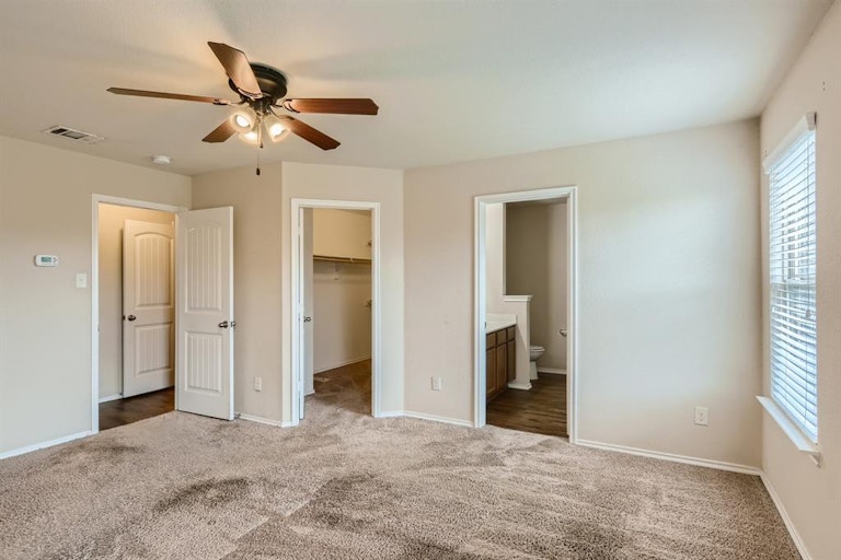 Photo 15 of 30 - 2812 Aberdeen Rd, Seagoville, TX 75159