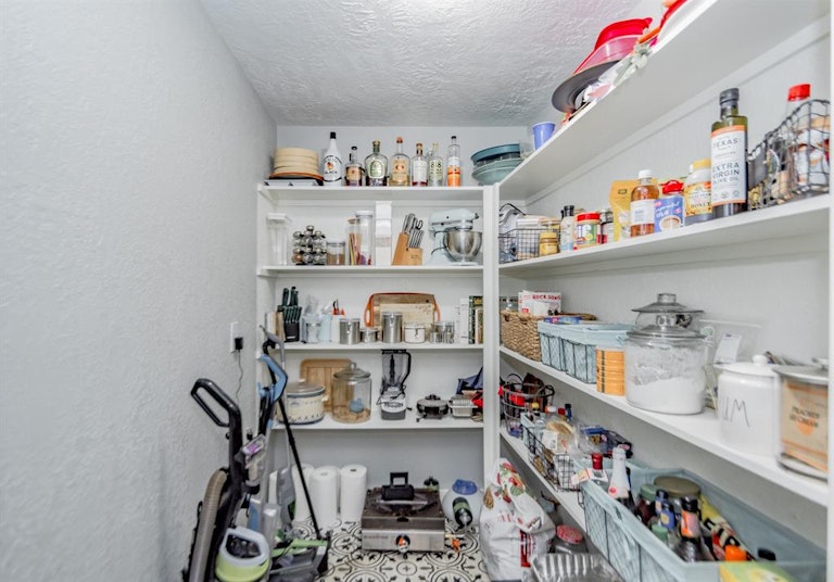 Photo 10 of 24 - 16930 Creek Line Dr, Friendswood, TX 77546