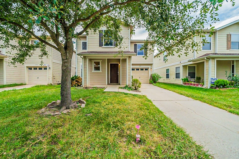 Photo 1 of 38 - 18910 Remington Mill Dr, Houston, TX 77073