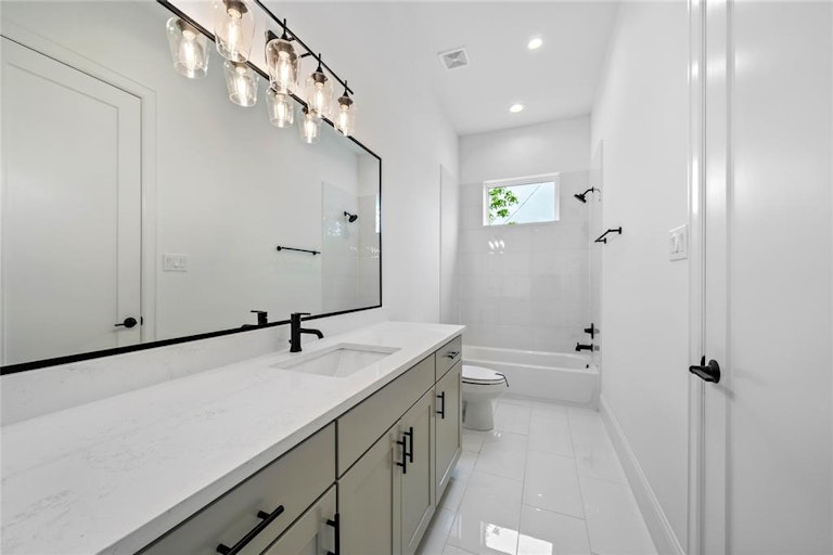 Photo 25 of 46 - 1420 Alexander St, Houston, TX 77008