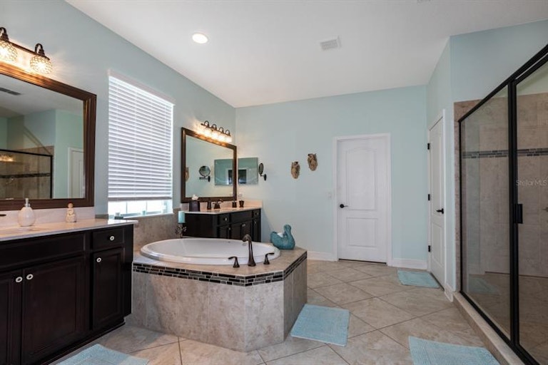 Photo 30 of 47 - 15984 Citrus Knoll Dr, Winter Garden, FL 34787