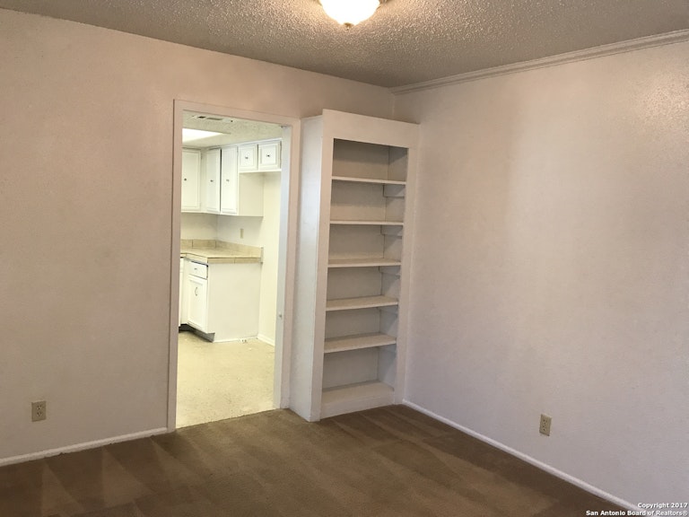 Photo 7 of 17 - 14227 Ridge Meadow Dr, San Antonio, TX 78233