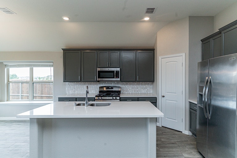 Photo 4 of 21 - 9328 Flying Eagle Ln, Fort Worth, TX 76131