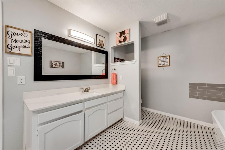 Photo 16 of 22 - 100 Chestnut St, Aledo, TX 76008
