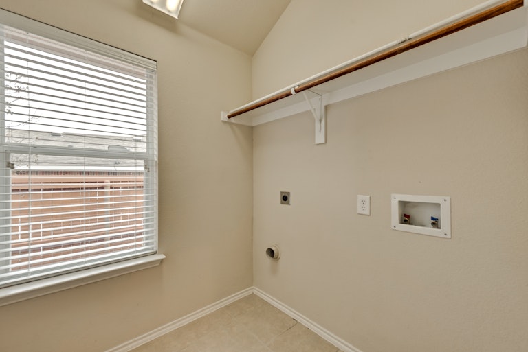Photo 12 of 26 - 8961 Riscky Trl, Fort Worth, TX 76244