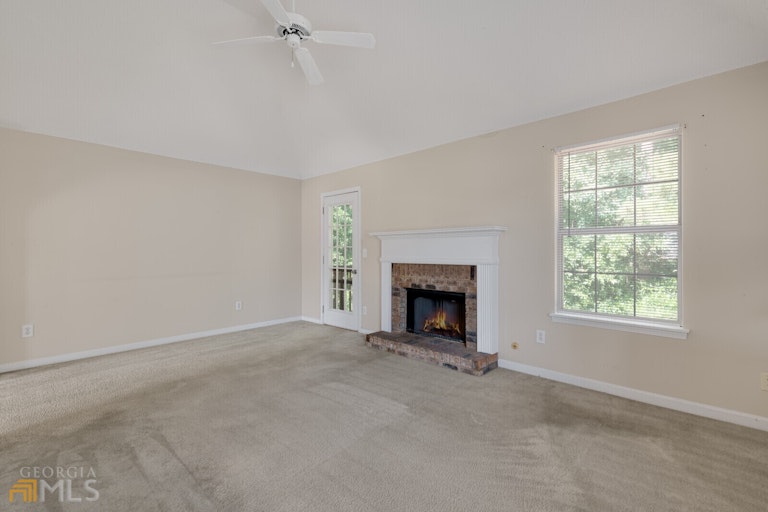 Photo 9 of 34 - 5479 Sweetsprings Dr SW, Powder Springs, GA 30127