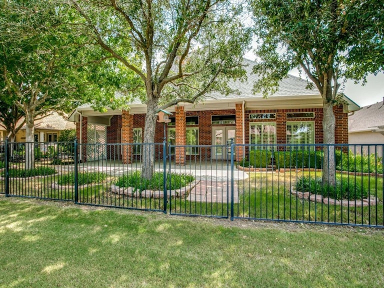 Photo 35 of 40 - 10405 Downing Dr, Denton, TX 76207