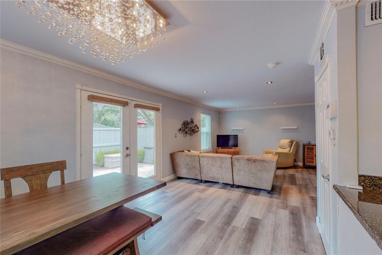 Photo 9 of 28 - 5021 N Hall St, Dallas, TX 75235