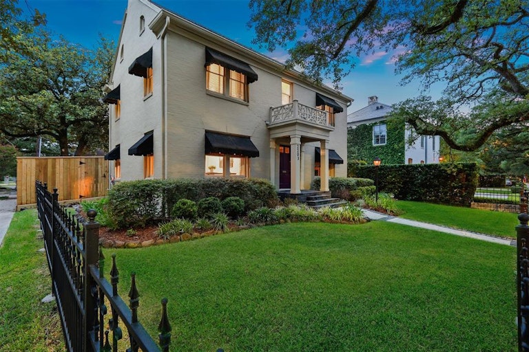 Photo 38 of 49 - 2203 University Blvd, Houston, TX 77030