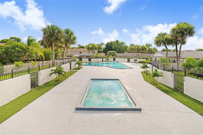 Photo 24 of 25 - 5649 Royal Pine Blvd #43, Orlando, FL 32807