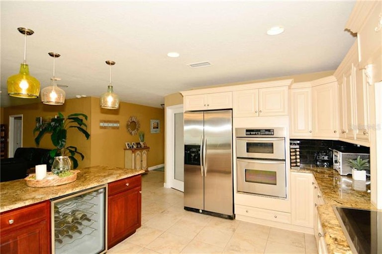 Photo 6 of 25 - 6338 Wisteria Ln, Apollo Beach, FL 33572