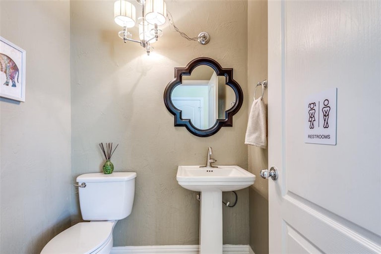 Photo 19 of 27 - 8609 Clear Sky Dr, Plano, TX 75025