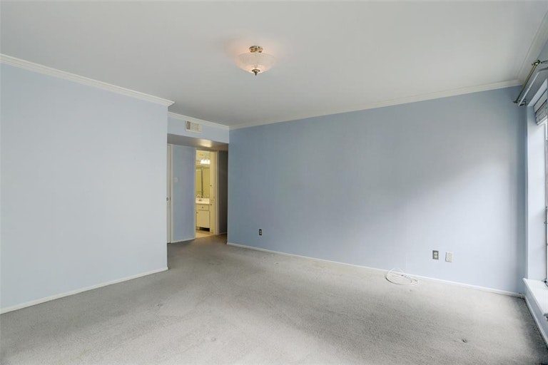 Photo 8 of 18 - 357 N Post Oak Ln #102, Houston, TX 77024