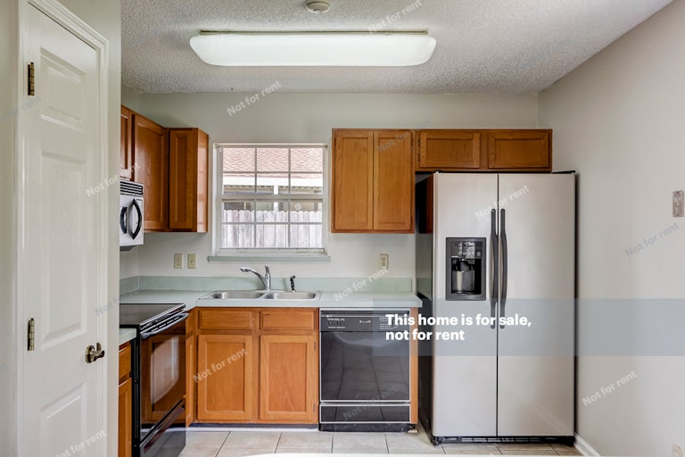 Photo 15 of 27 - 8029 Swamp Flower Dr, Jacksonville, FL 32244