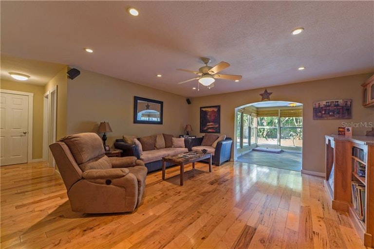 Photo 9 of 24 - 1266 Juliana Pl, Orlando, FL 32807