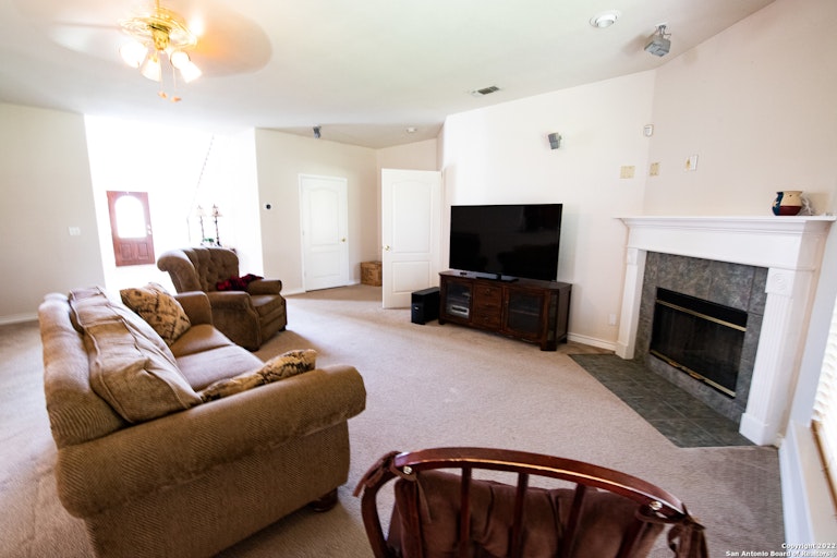 Photo 11 of 25 - 9332 Remuda Path, San Antonio, TX 78254