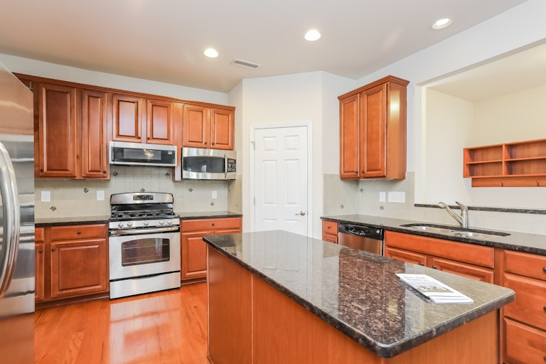 Photo 7 of 18 - 1313 Hemby Ridge Ln, Morrisville, NC 27560