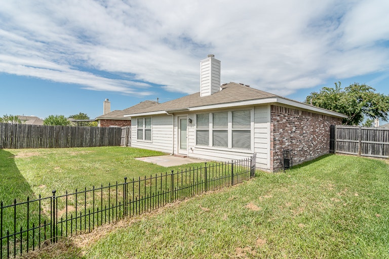 Photo 5 of 25 - 1123 Cumberland Dr, Forney, TX 75126