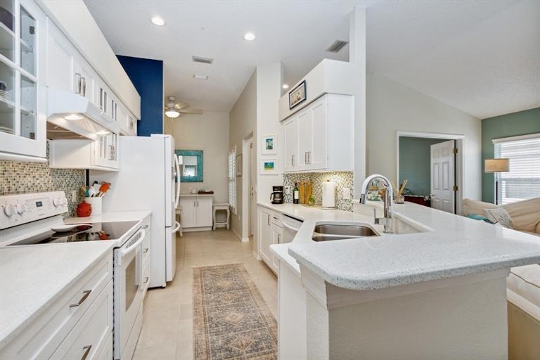Photo 9 of 26 - 1708 Arbor Knoll Loop, Trinity, FL 34655
