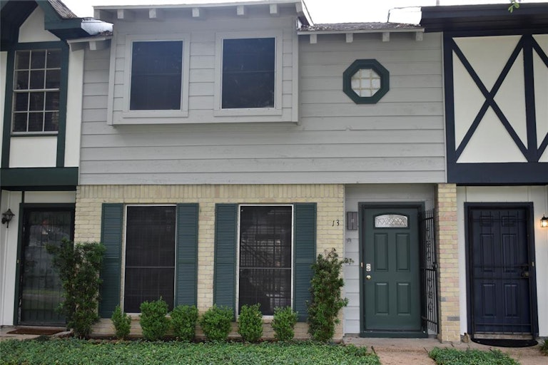 Photo 1 of 23 - 10018 Knoboak Dr #13, Houston, TX 77080