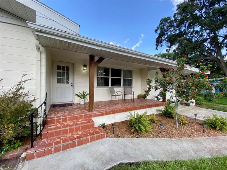 Photo 2 of 60 - 4081 Lake Marianna Dr, Winter Haven, FL 33881