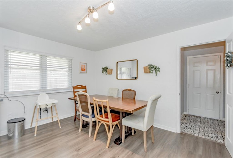 Photo 9 of 24 - 16930 Creek Line Dr, Friendswood, TX 77546