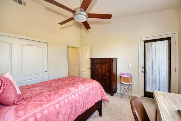 Photo 19 of 40 - 1000 Moon Cir #1026, Folsom, CA 95630