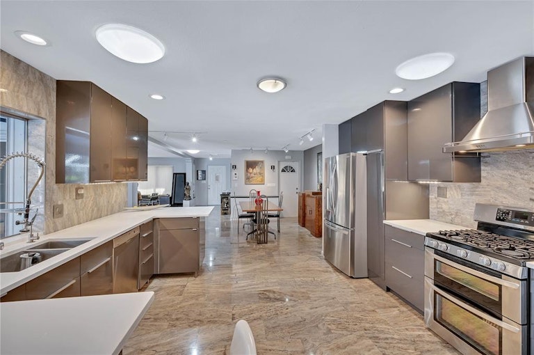 Photo 5 of 45 - 449 S Shore Dr, Osprey, FL 34229