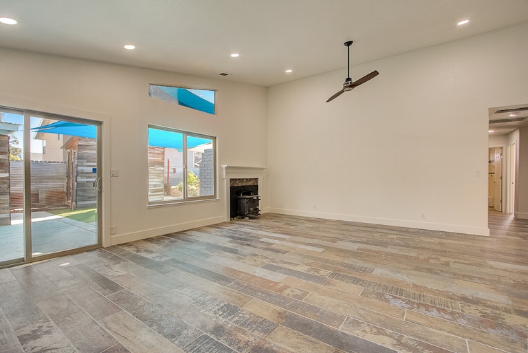 Photo 16 of 32 - 6724 Folkstone Way, Elk Grove, CA 95758