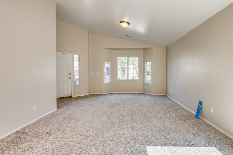 Photo 14 of 32 - 2024 W Carter Rd, Phoenix, AZ 85041