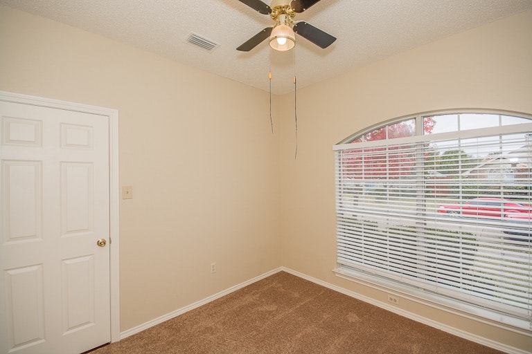 Photo 20 of 28 - 1517 Wesley Dr, Mesquite, TX 75149