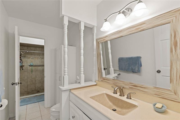 Photo 22 of 56 - 721 W Nelson St, Tavares, FL 32778