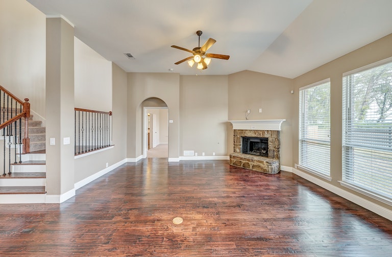 Photo 3 of 33 - 1204 Barberry Dr, Burleson, TX 76028