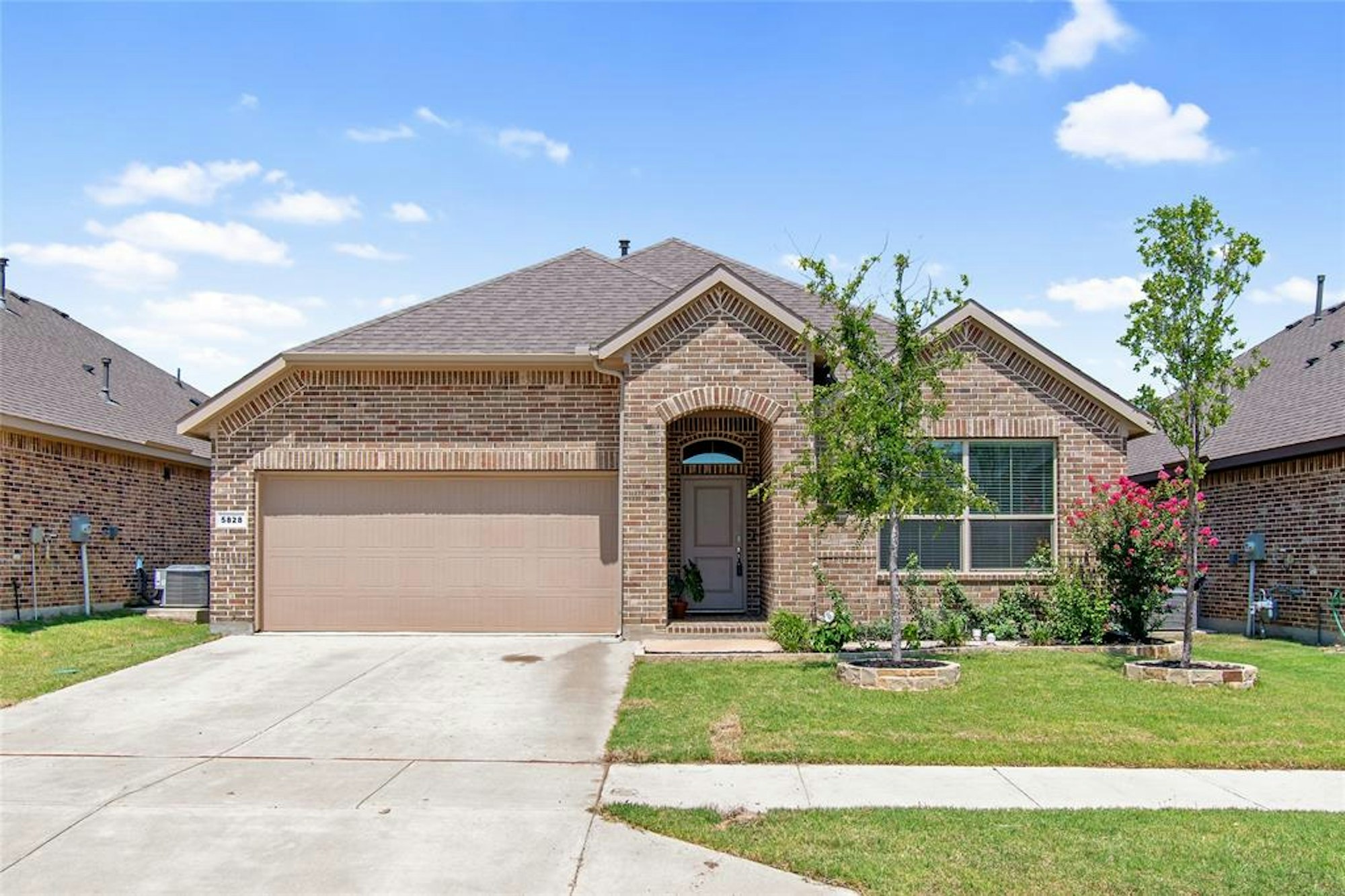 Photo 1 of 40 - 5828 Stream Dr, Fort Worth, TX 76137