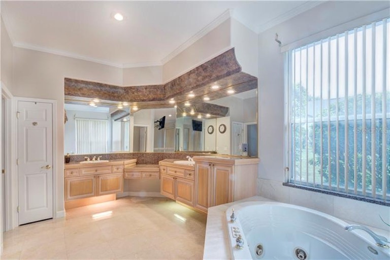 Photo 14 of 25 - 12538 Lake View Ln, Clermont, FL 34711