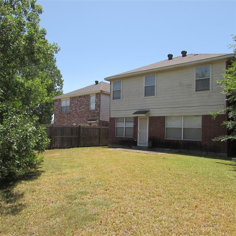 Photo 28 of 32 - 1345 Mill Wood Ln, Garland, TX 75040