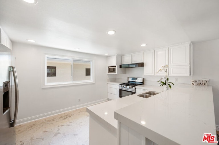 Photo 6 of 38 - 13238 Fiji Way Unit B, Marina Del Rey, CA 90292