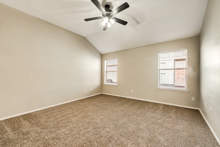 Photo 14 of 27 - 8508 Minturn Dr, Fort Worth, TX 76131
